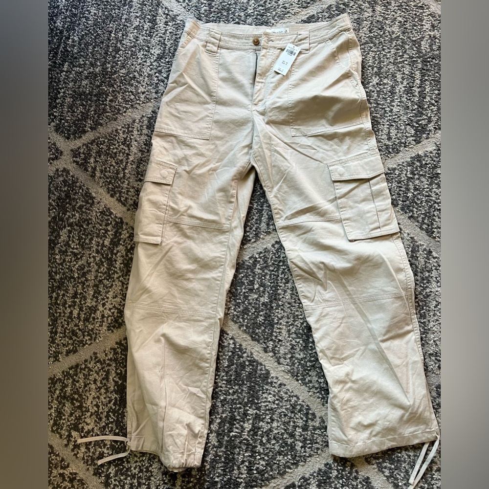 Women’s Medium Abercrombie and Fitch Cargo Pants